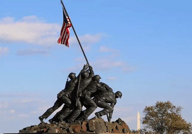 Iwo Jima Memorial raising American flag